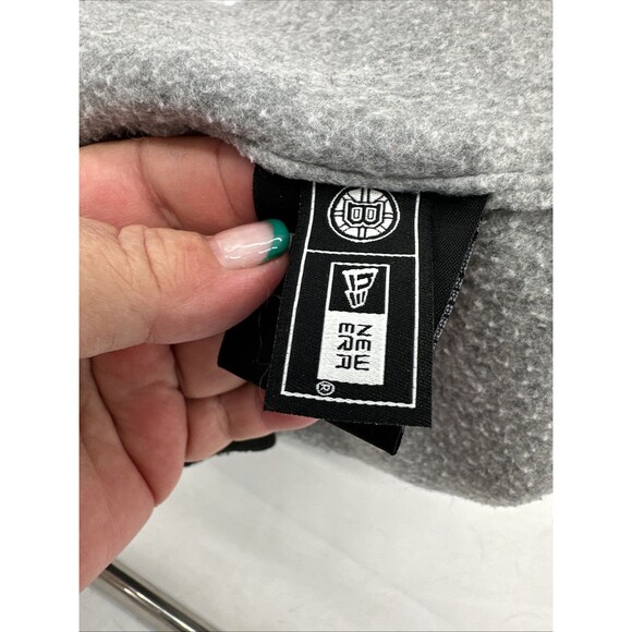 Boston Bruins New Era Black Yellow  Pom Beanie - Picture 8 of 10